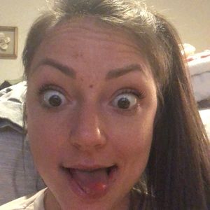 Meet your Posher, Caitlin